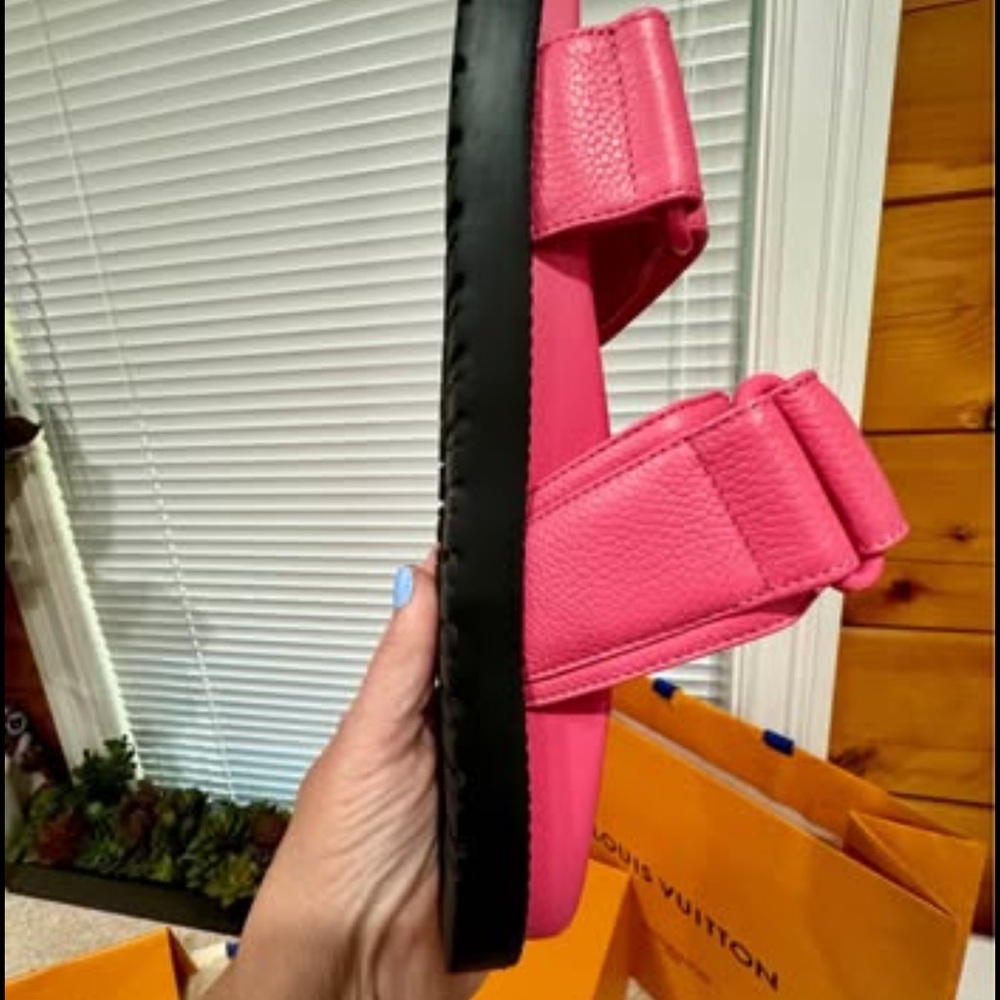 Louis Vuitton Black Rubber Sole Slide - Picture 6 of 17